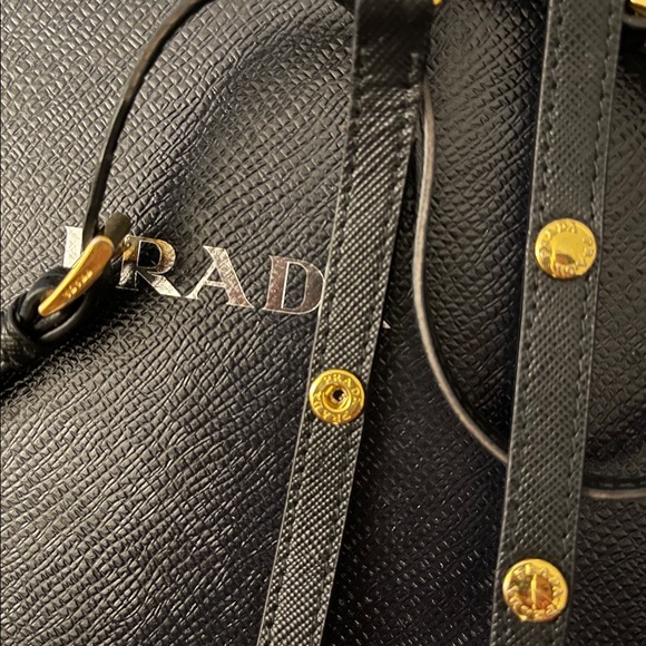 ❌SOLD❌Prada Saffiano crossbody wallet - Picture 2 of 13